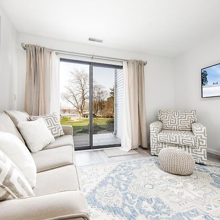 Gorgeous 2 Bedroom Lake View Condo Traverse City Buitenkant foto