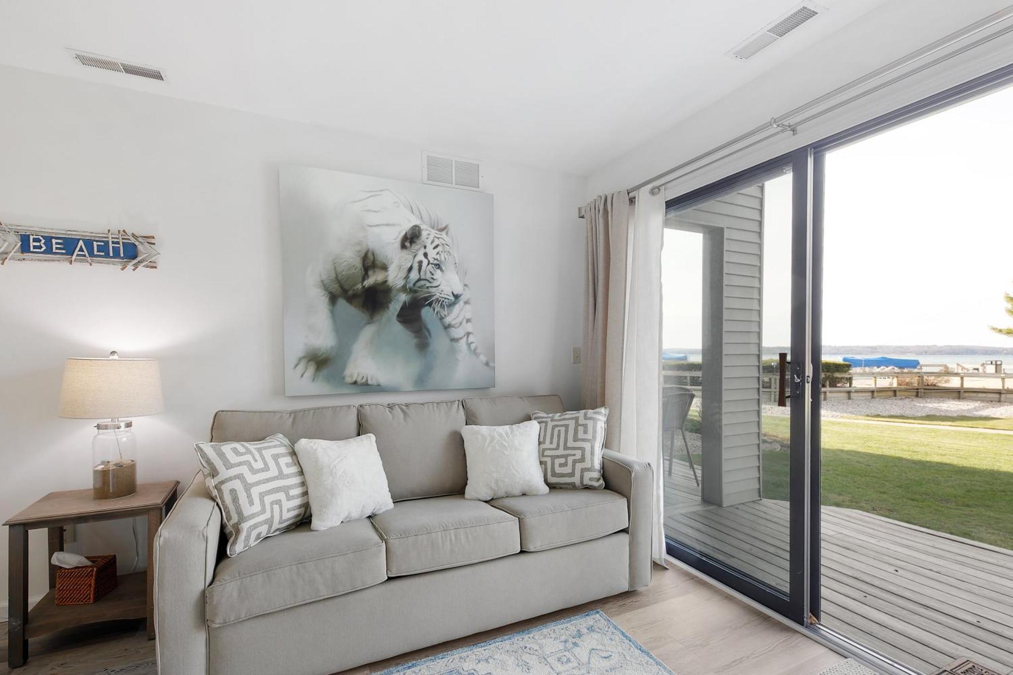 Gorgeous 2 Bedroom Lake View Condo Traverse City Buitenkant foto