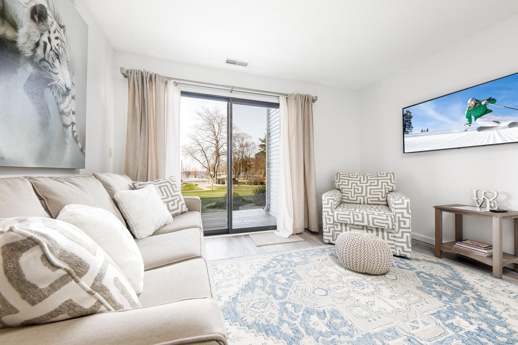 Gorgeous 2 Bedroom Lake View Condo Traverse City Buitenkant foto