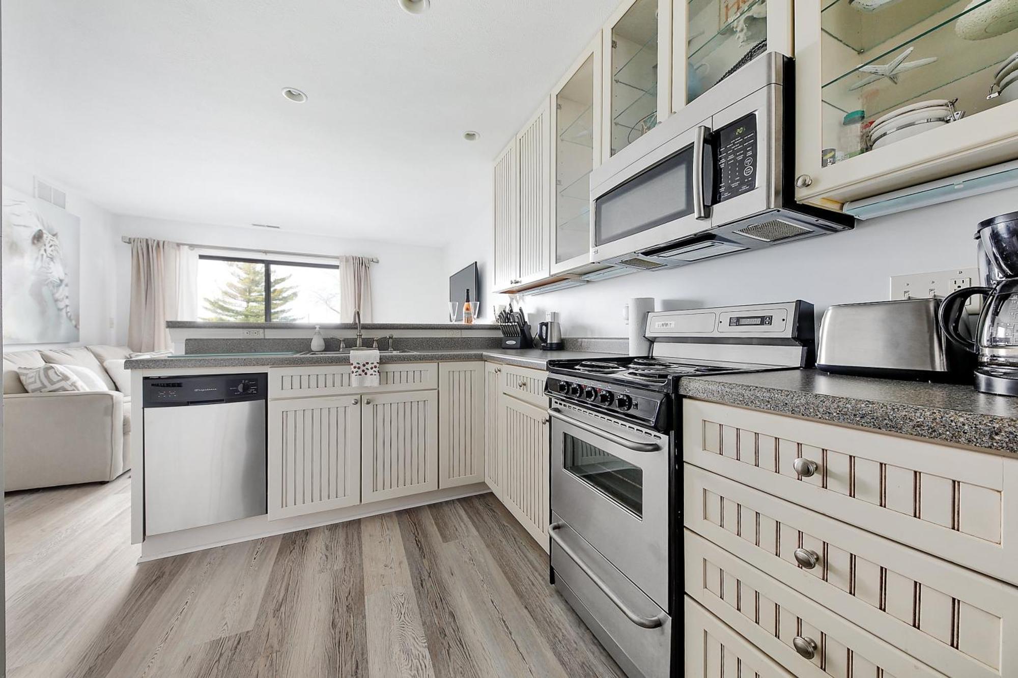 Gorgeous 2 Bedroom Lake View Condo Traverse City Buitenkant foto